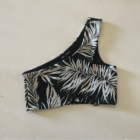 Zara Women’s Black and White Palm Leaf Print One Shoulder Asymmetrical Crop Top - Picture 9 of 10